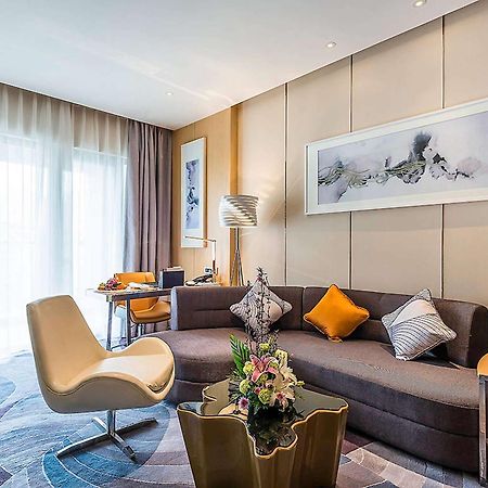 Novotel Jinji Lake Suzhou Sip Buitenkant foto