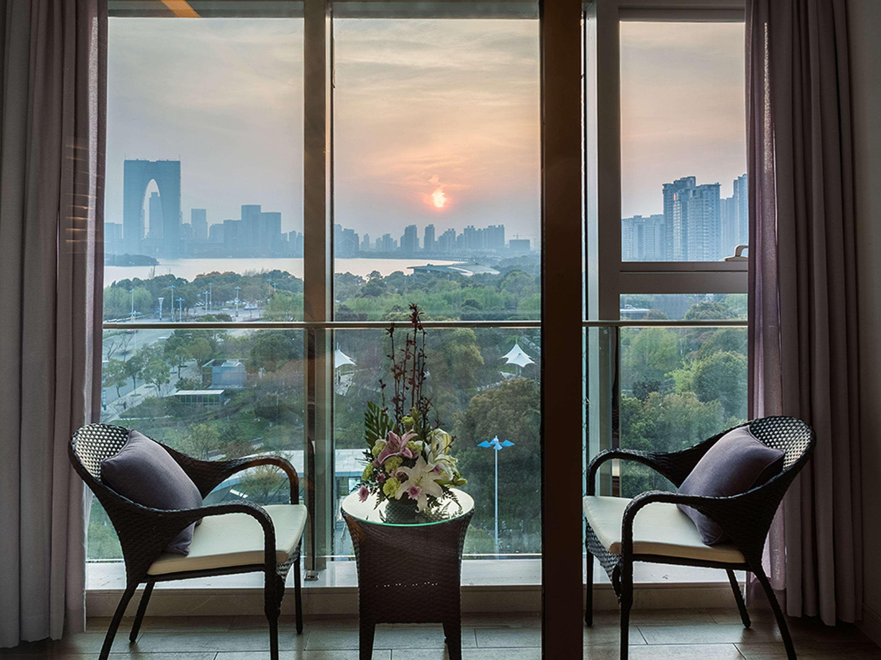 Novotel Jinji Lake Suzhou Sip Buitenkant foto