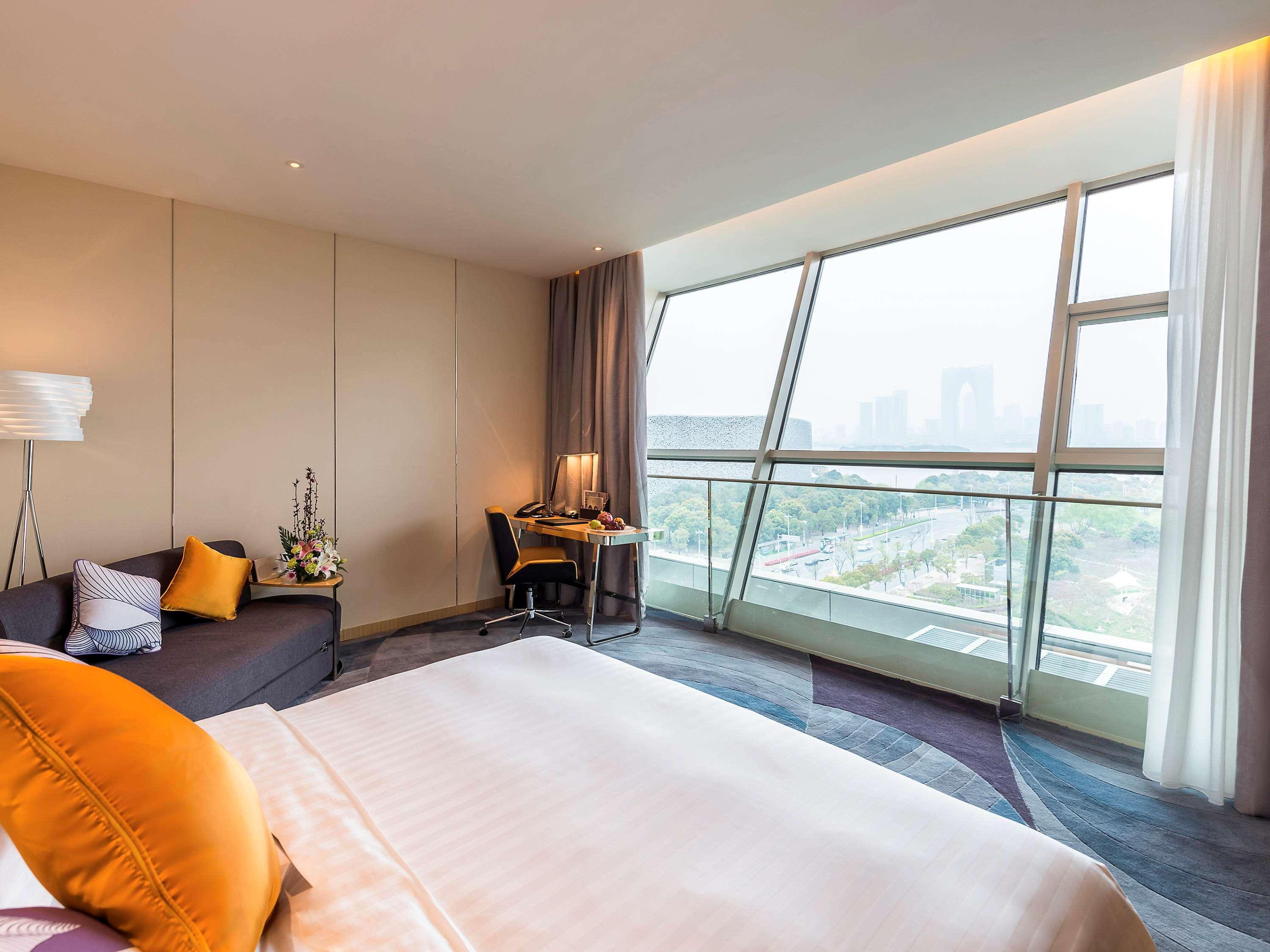 Novotel Jinji Lake Suzhou Sip Buitenkant foto