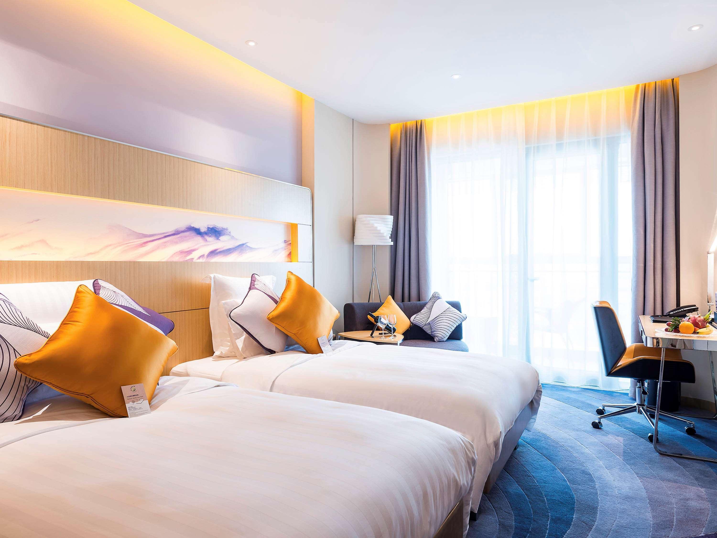 Novotel Jinji Lake Suzhou Sip Buitenkant foto