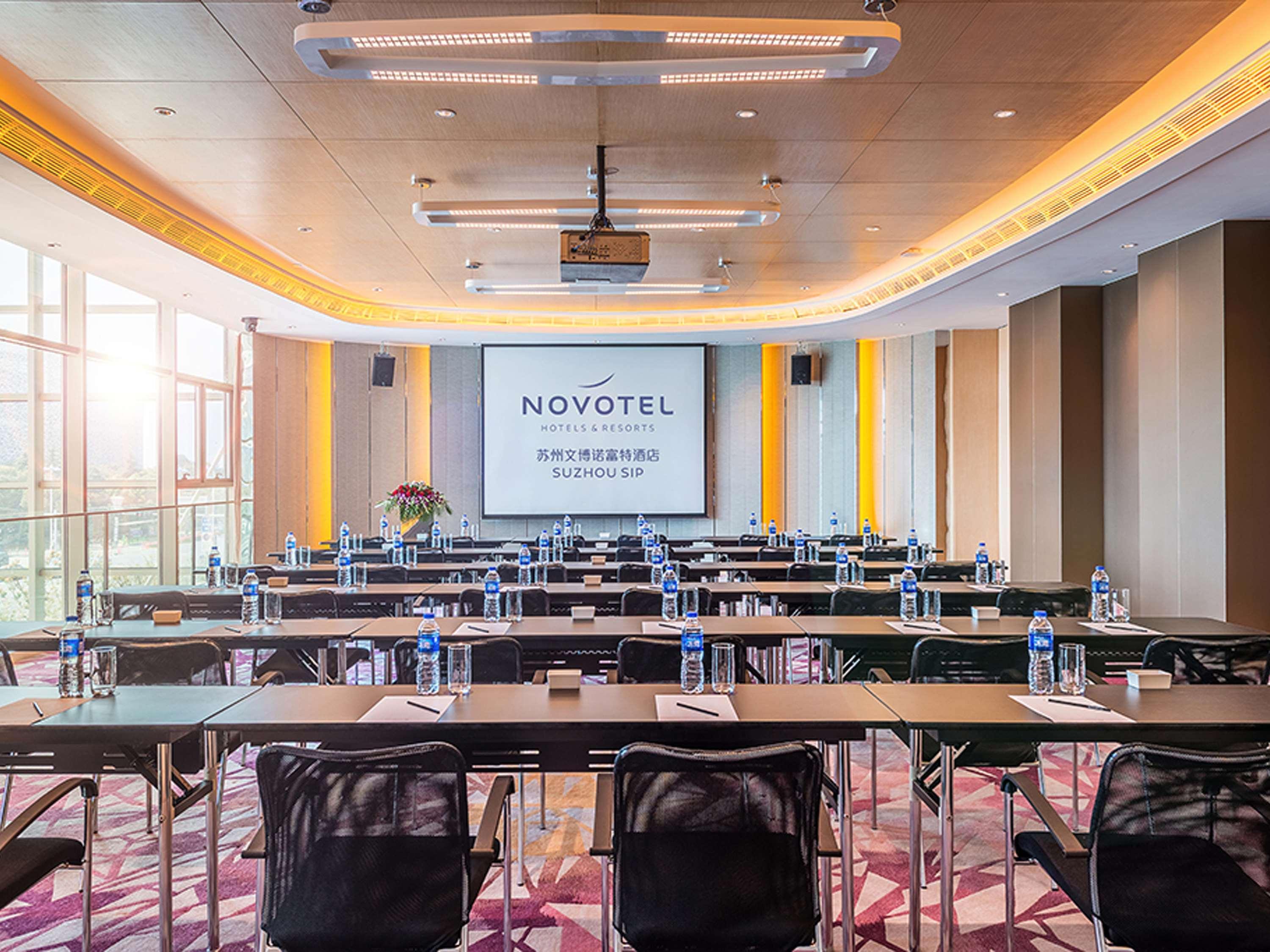 Novotel Jinji Lake Suzhou Sip Buitenkant foto