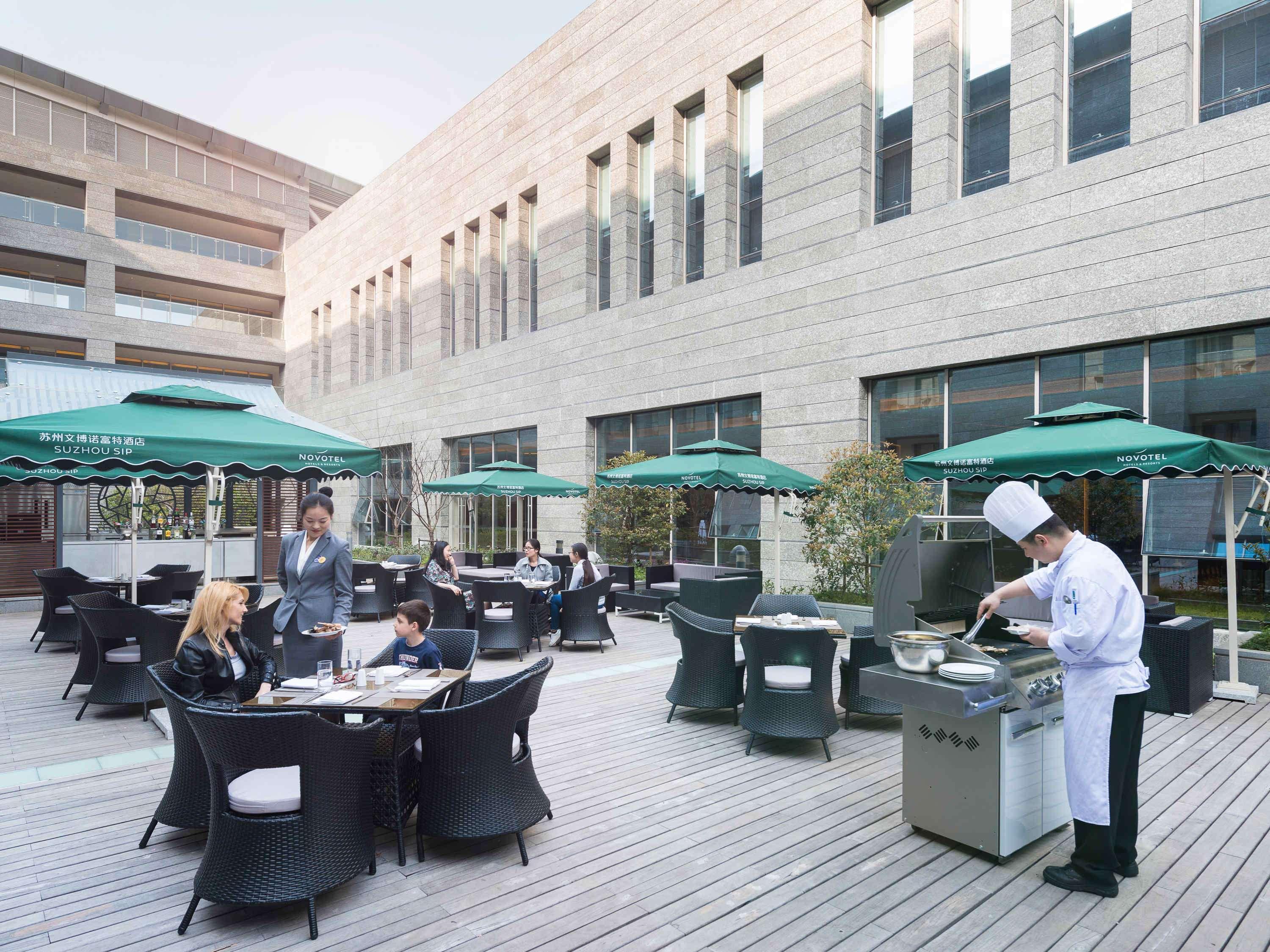 Novotel Jinji Lake Suzhou Sip Buitenkant foto