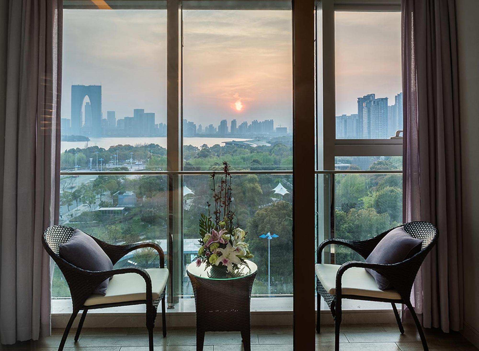 Novotel Jinji Lake Suzhou Sip Buitenkant foto