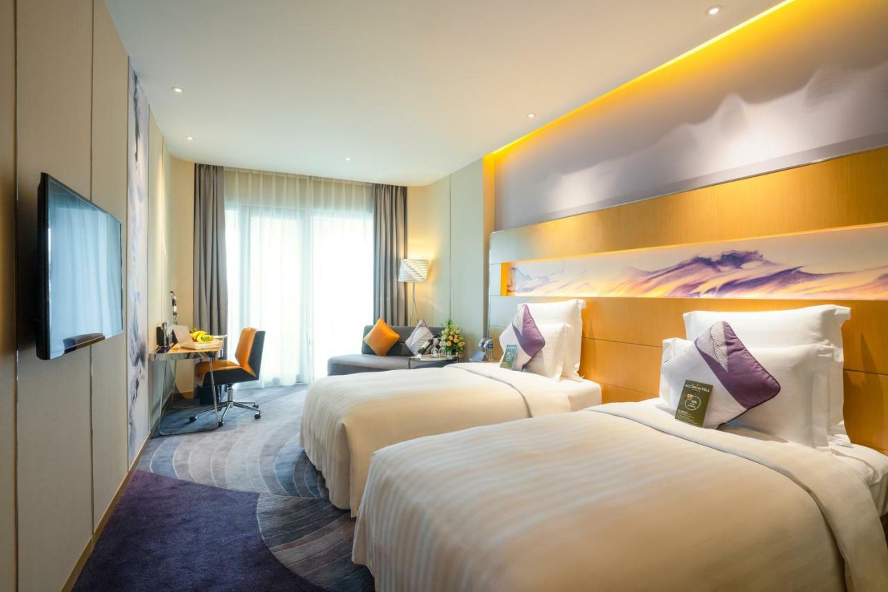 Novotel Jinji Lake Suzhou Sip Buitenkant foto